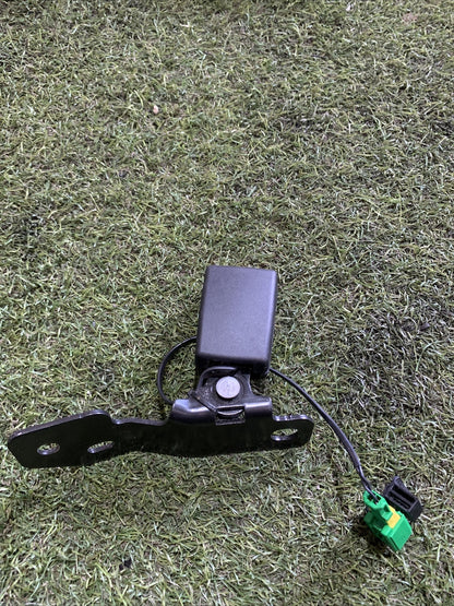 735641549 AGGANCIO CINTURA DI SICUREZZA POSTERIORE DX FIAT 500 X