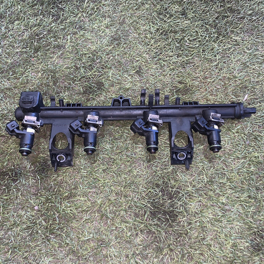 8200604620 TUBO INIEZIONE CON SERIE INIETTORI BENZINA RENAULT CLIO 1.2 3 SERIE