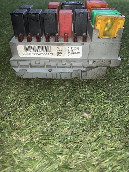 51832042 SCATOLA FUSIBILI FIAT BRAVO (198) 1.6 MULTIJET 16V MAN 6M KW77-105CV(2)