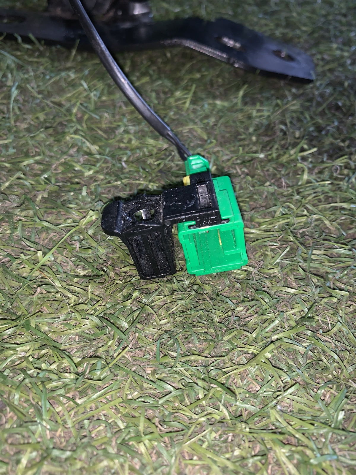 735641549 AGGANCIO CINTURA DI SICUREZZA POSTERIORE DX FIAT 500 X