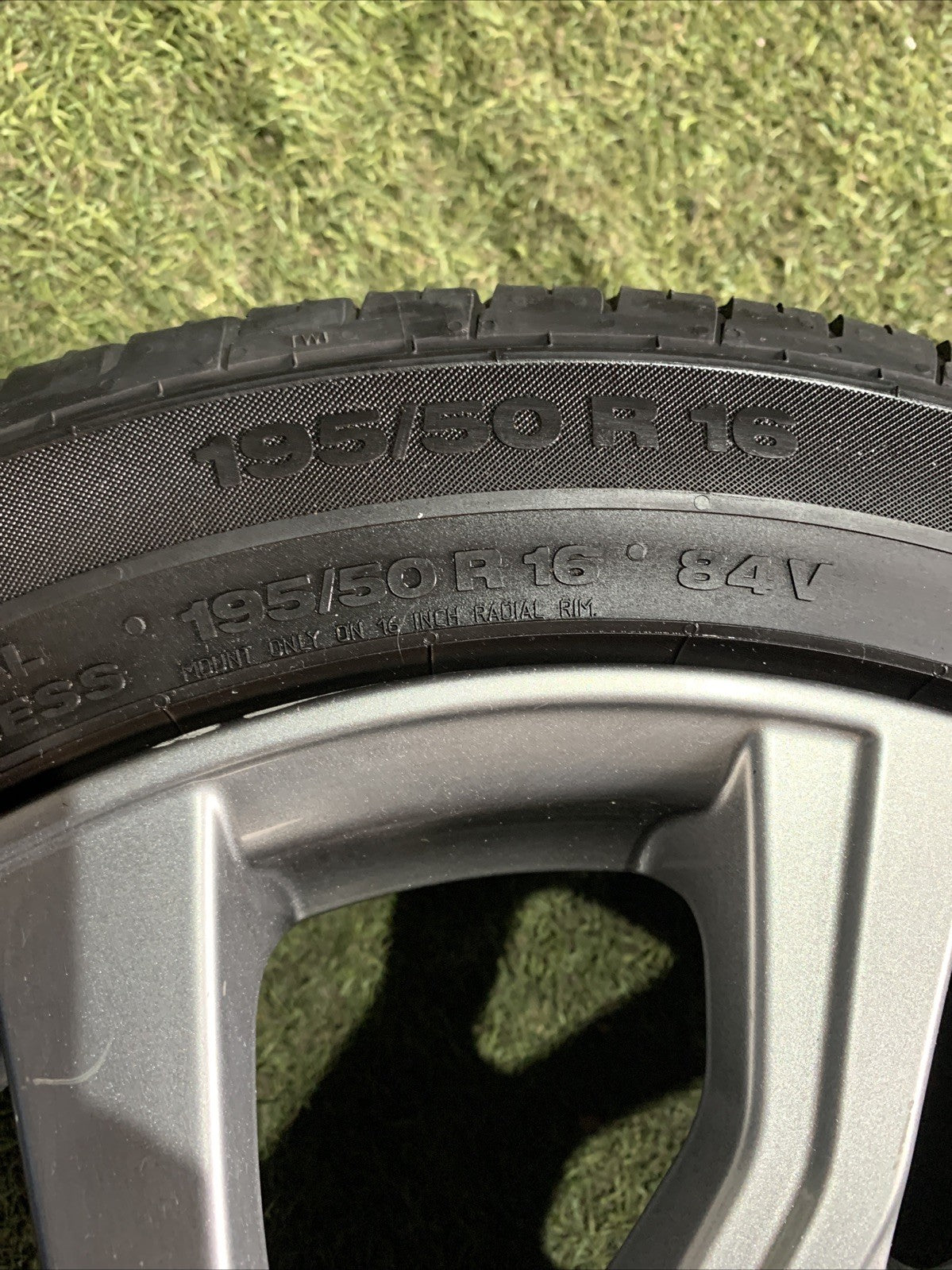 Cerchio In Lega Da 16 Con Gomma Toyota Yaris 2018 42611-0DC70 (2)
