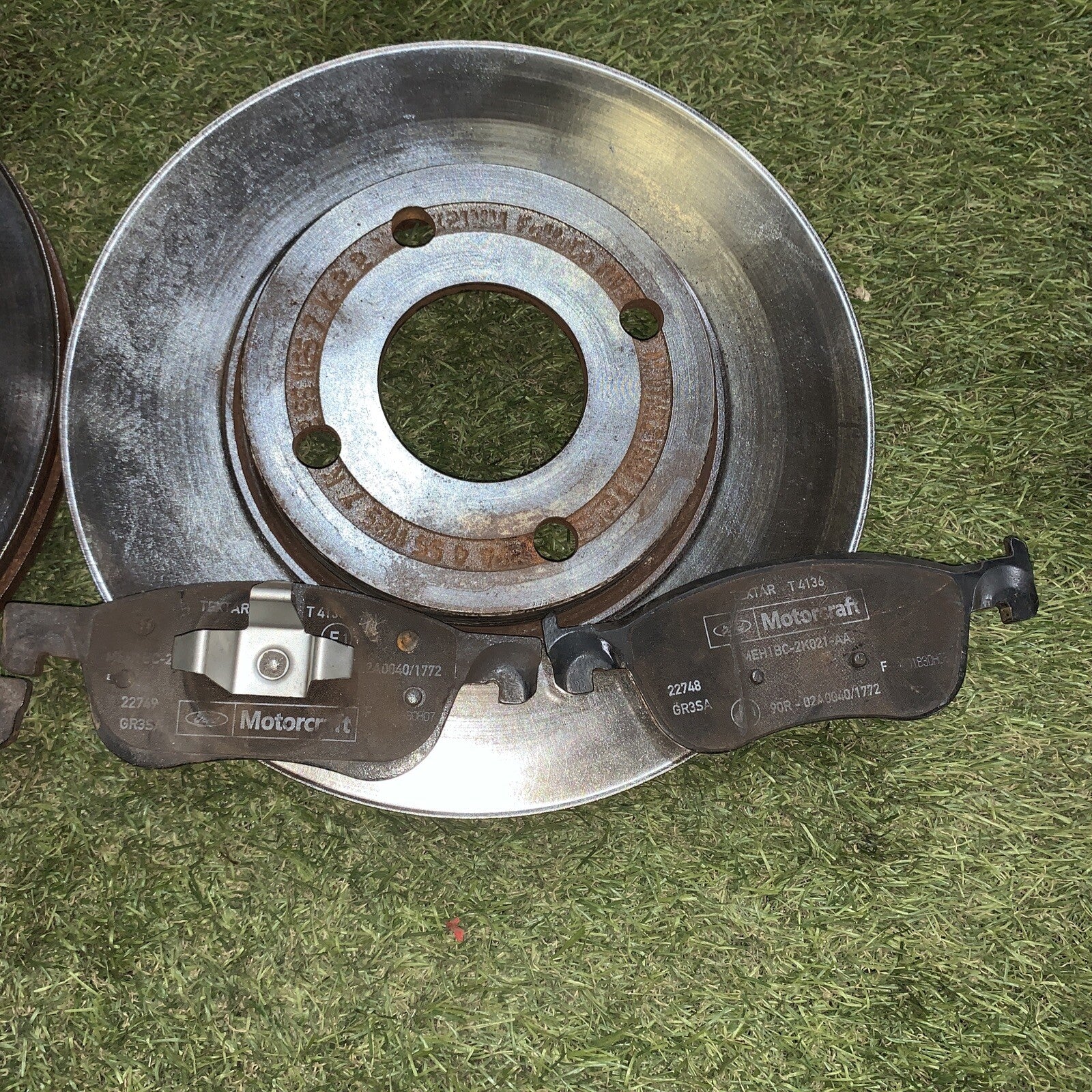 Dischi E Pasticche Posteriori Ford Fiesta 2019 1.0 Benzina Originali 