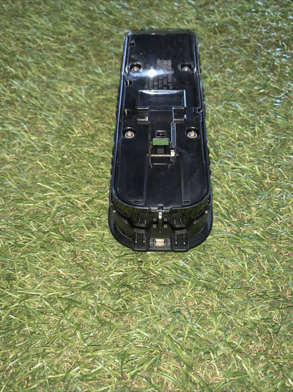 Pulsantiera Alzavetri anteriore sinistra Mercedes W177 A1777203302