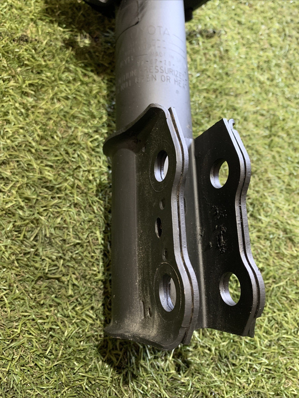 Ammortizzatore Anteriore Sinistro Toyota Yaris 2017-2018 1.5 Benzina 48520-0D420