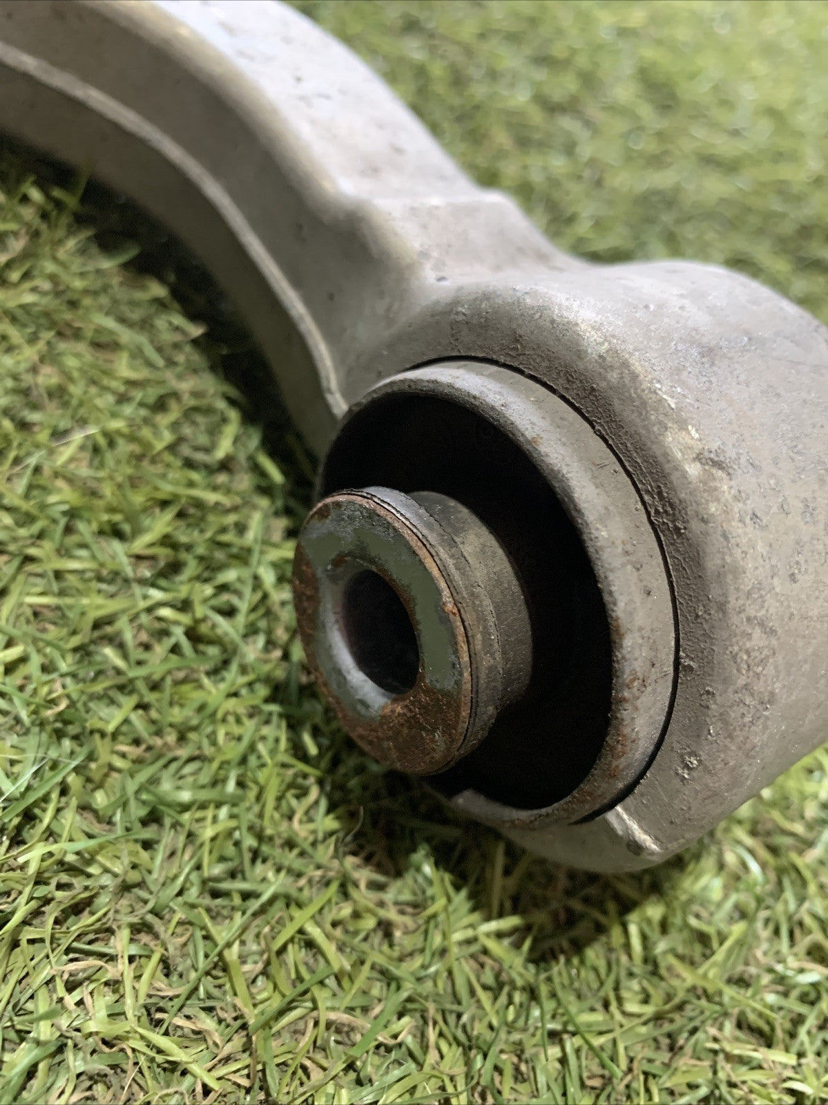 Braccio Oscillante Superiore Anteriore Sinistro Maserati Levante 06700319950