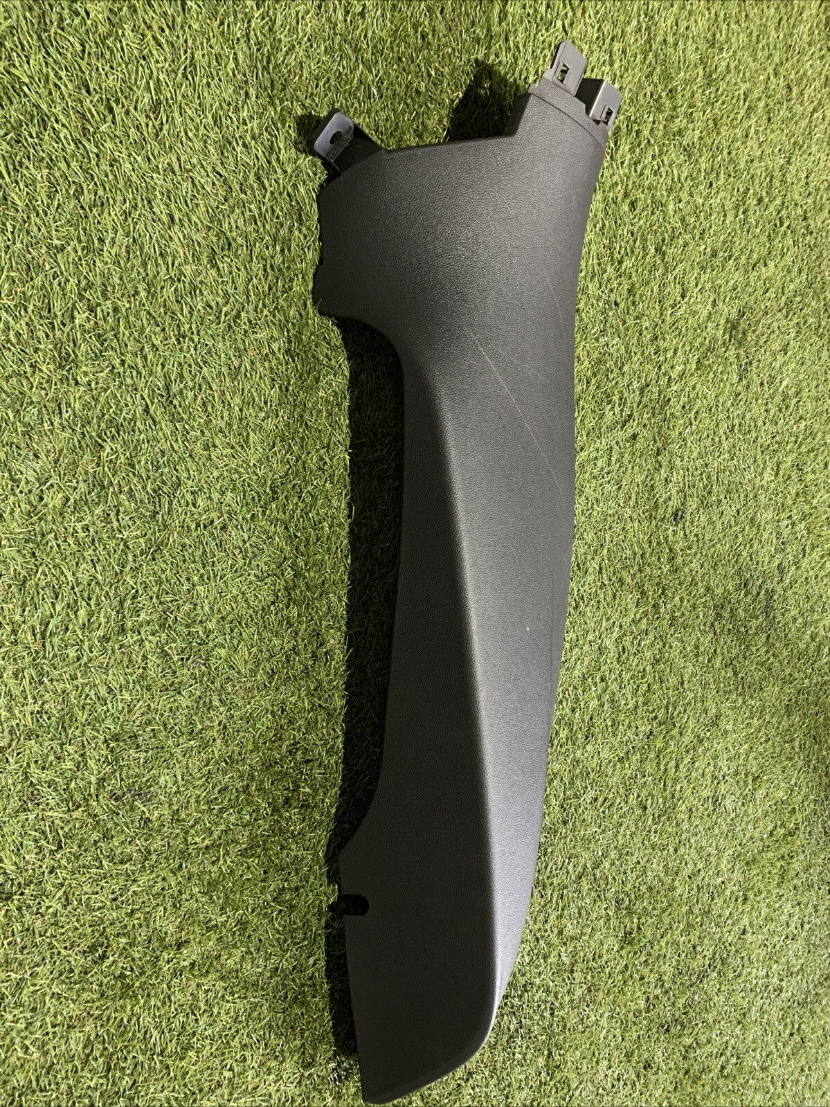 RIVESTIMENTO INTERNO INFERIORE MONTANTE POSTERIORE LATO VOLKSWAGEN DESTRO GOLF 8