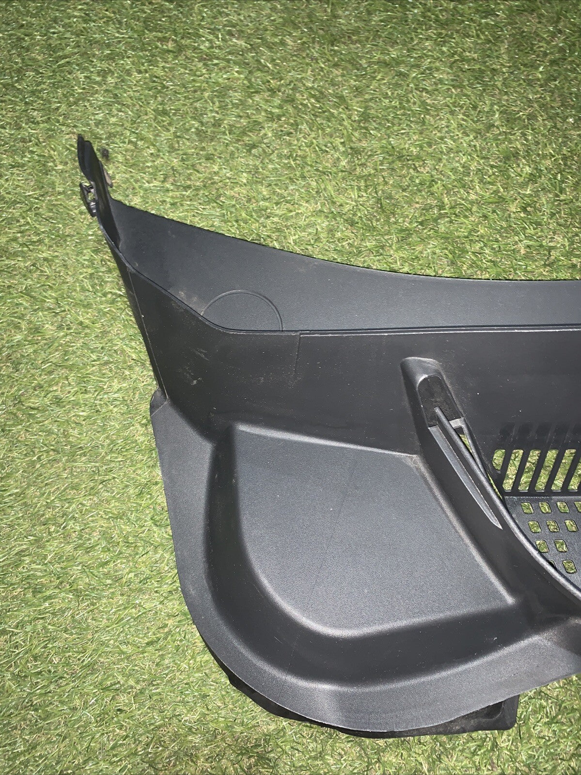 GRIGLIA GOCCIOLATOIO DESTRO VOLKSWAGEN T-CROSS Serie 2GM819404