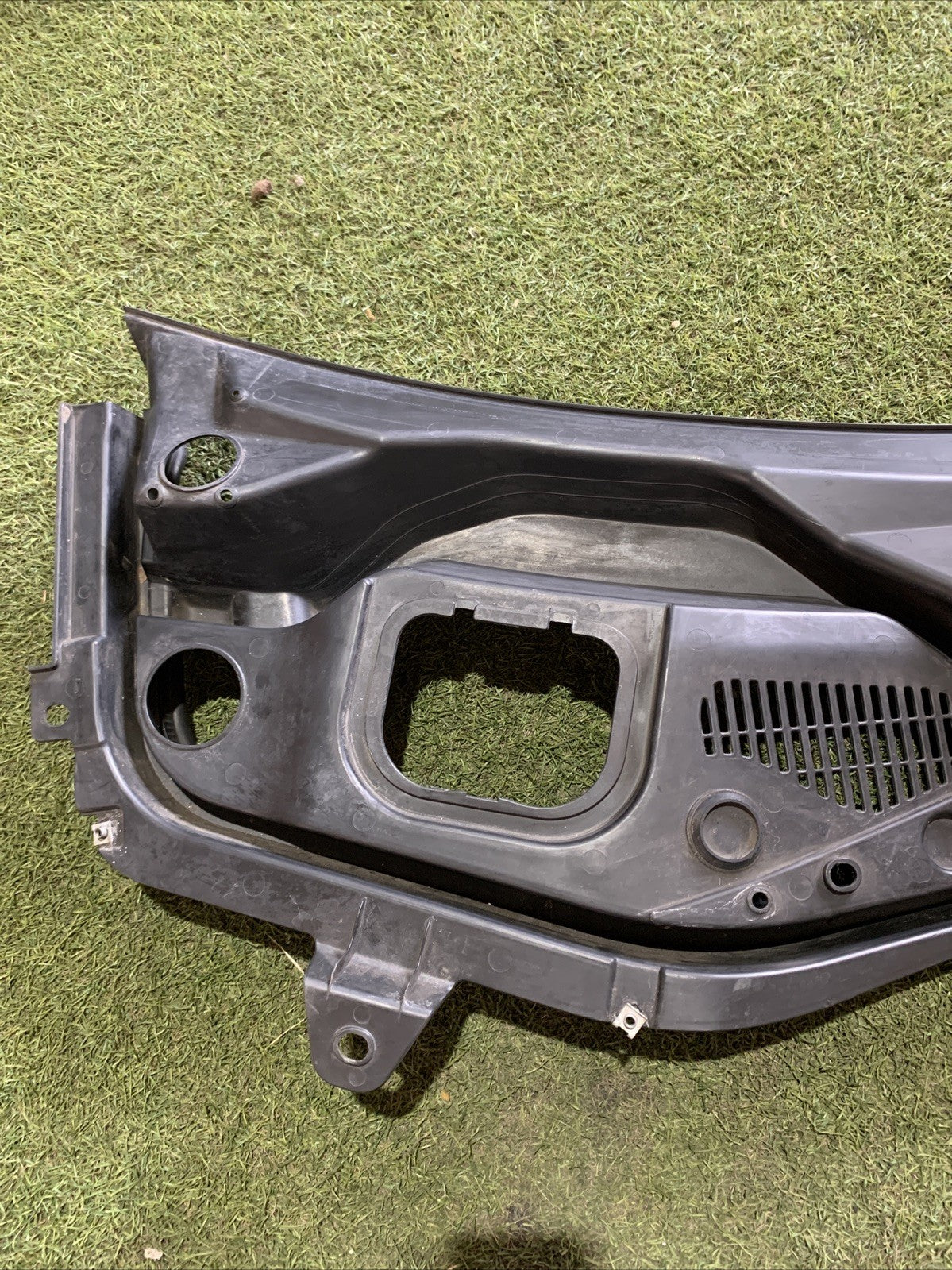 Griglia Gocciolatoio Tergicristalli Maserati Levante 670040250