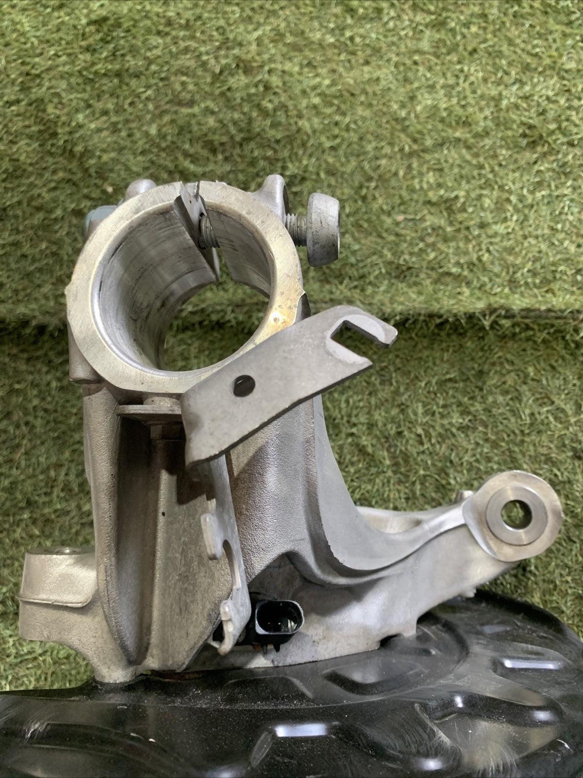 Mozzo Montante Fusello Anteriore Sinistro Volkswagen Tiguan 2023 1.5B 5Q0407257A