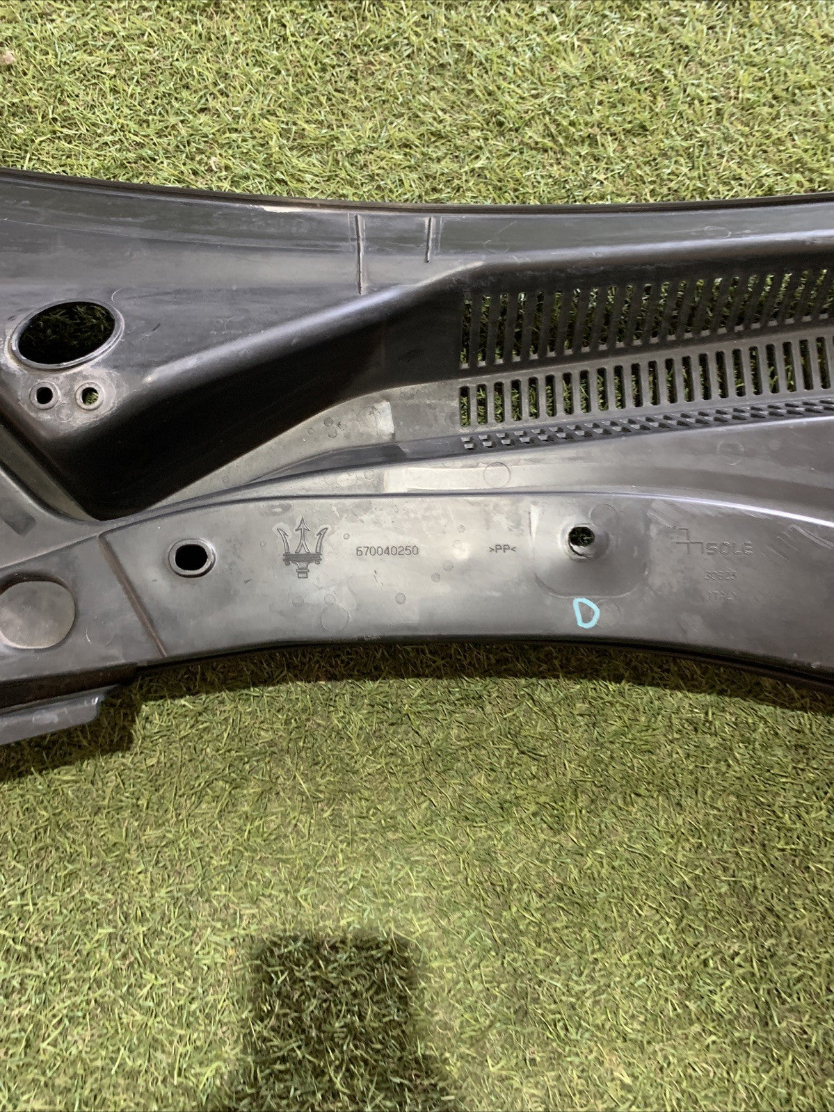 Griglia Gocciolatoio Tergicristalli Maserati Levante 670040250