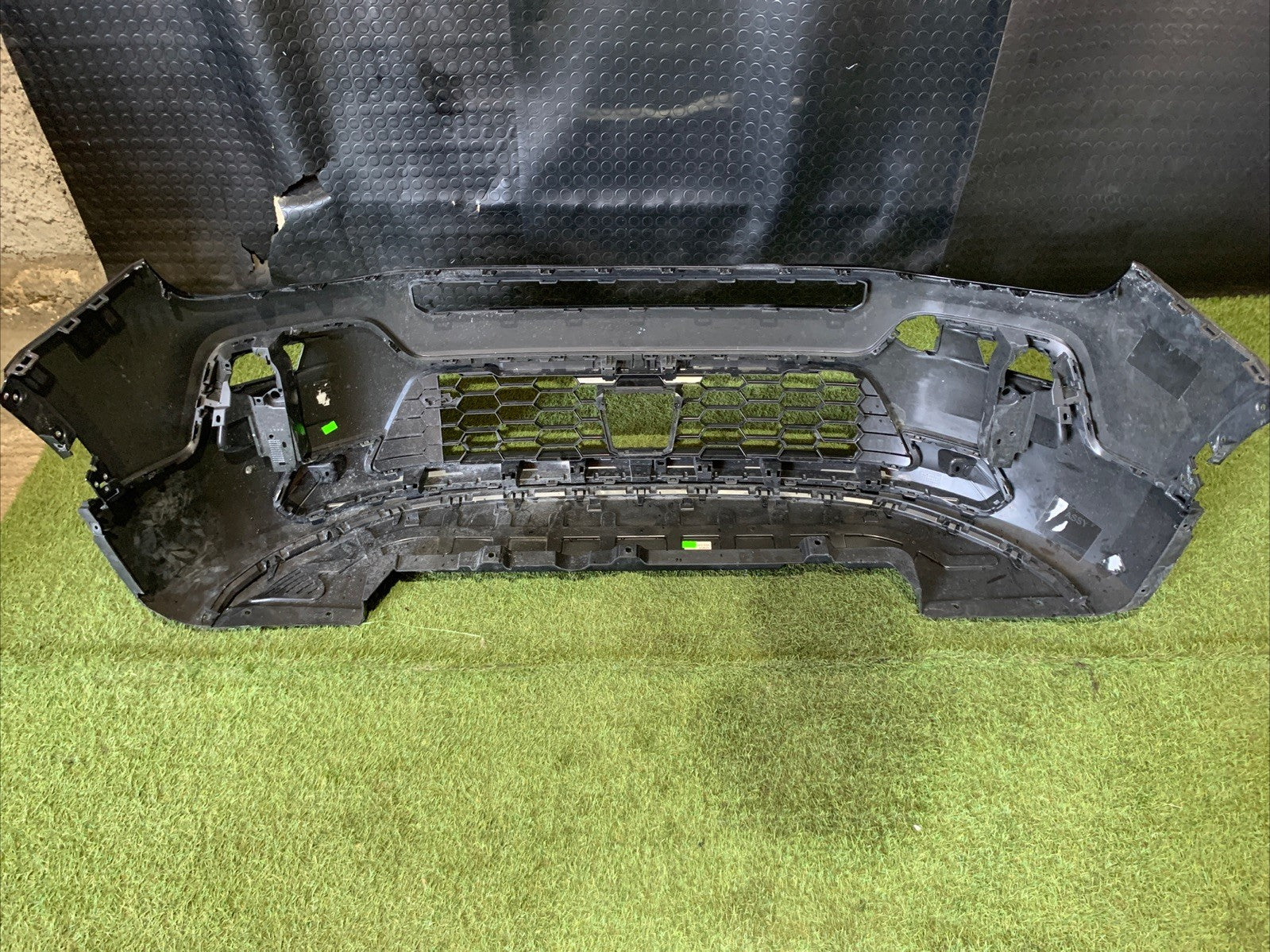 PARAURTI ANTERIORE JEEP AVENGER 2025