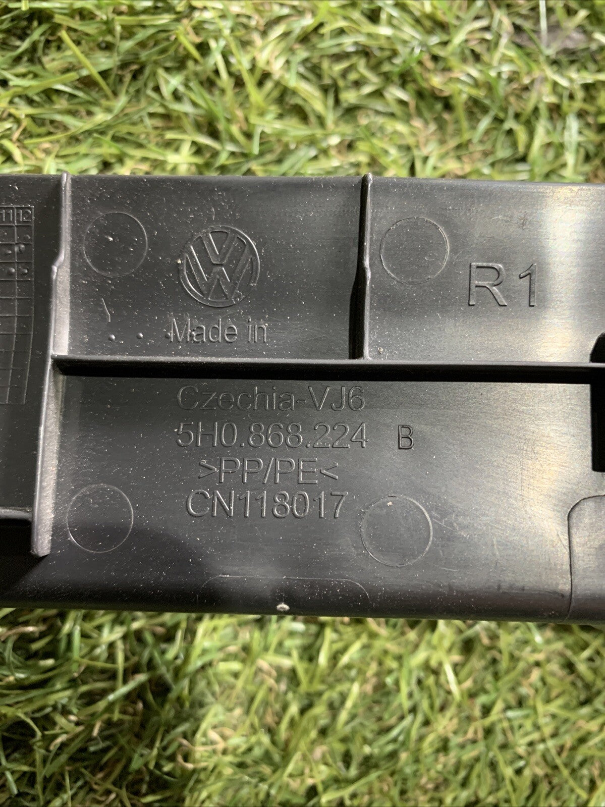 5H0868224B RIVESTIMENTO MONTANTE ANTERIORE INFERIORE DESTRO VOLKSWAGEN GOLF 8