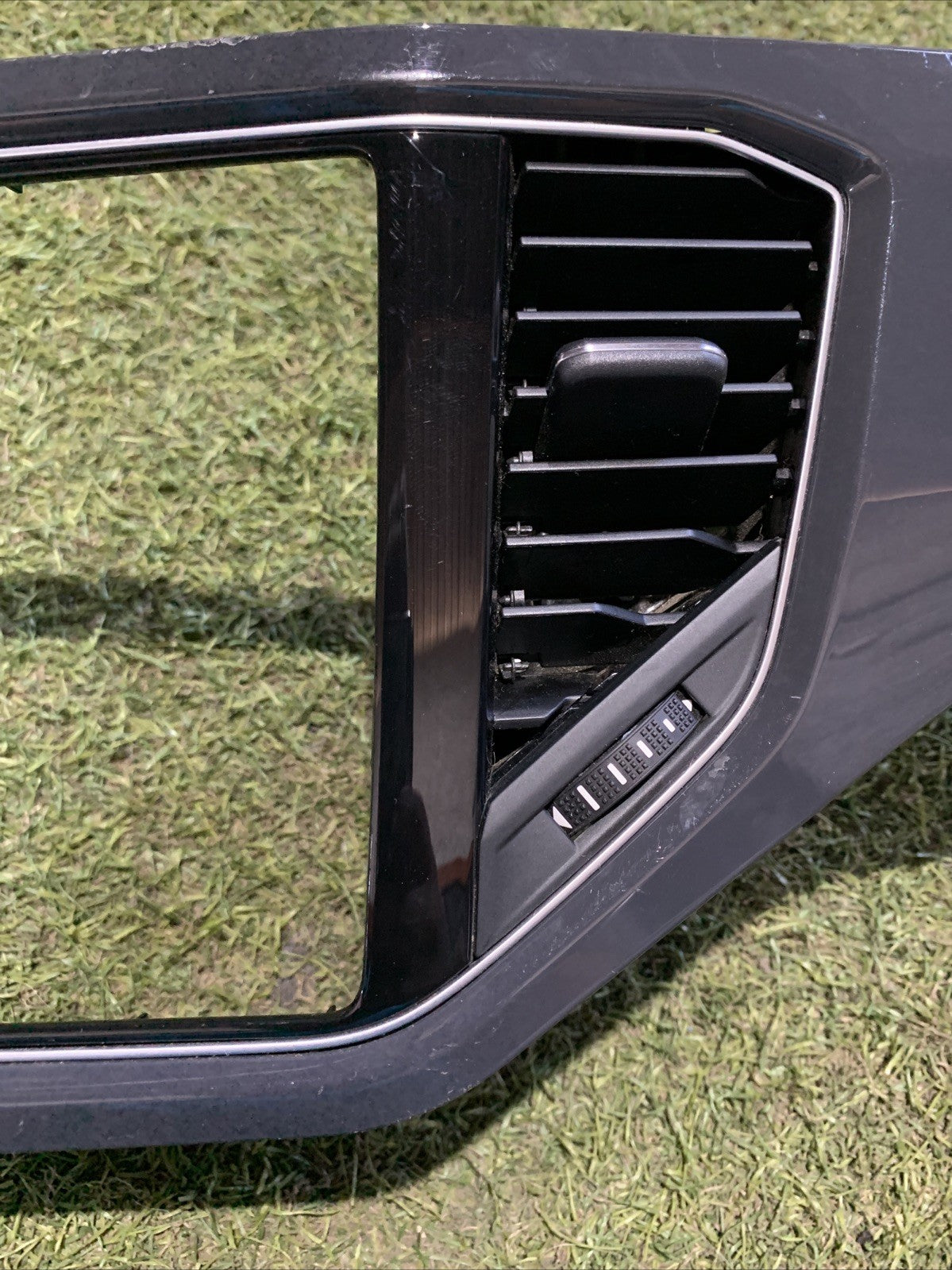 2GA858416C MODANATURA CENTRALE CRUSCOTTO VOLKSWAGEN T-Roc (2)