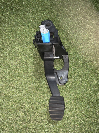 PEDALE FRIZIONE RENAULT TWINGO III 1.0 BENZINA 2014-2019 465030341R A4532900500