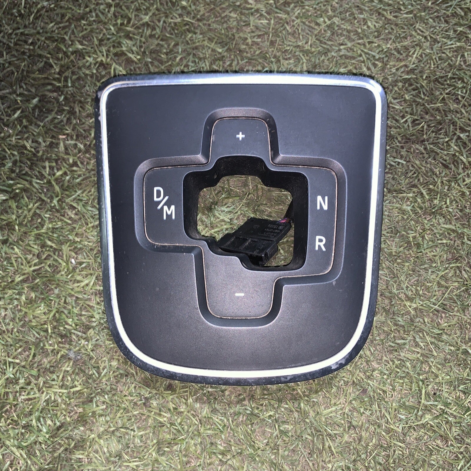 1S0713204 MASCHERINA RIVESTIMENTO TUNNEL CENTRALE VOLKSWAGEN UP 1.0 AUTOMATICO