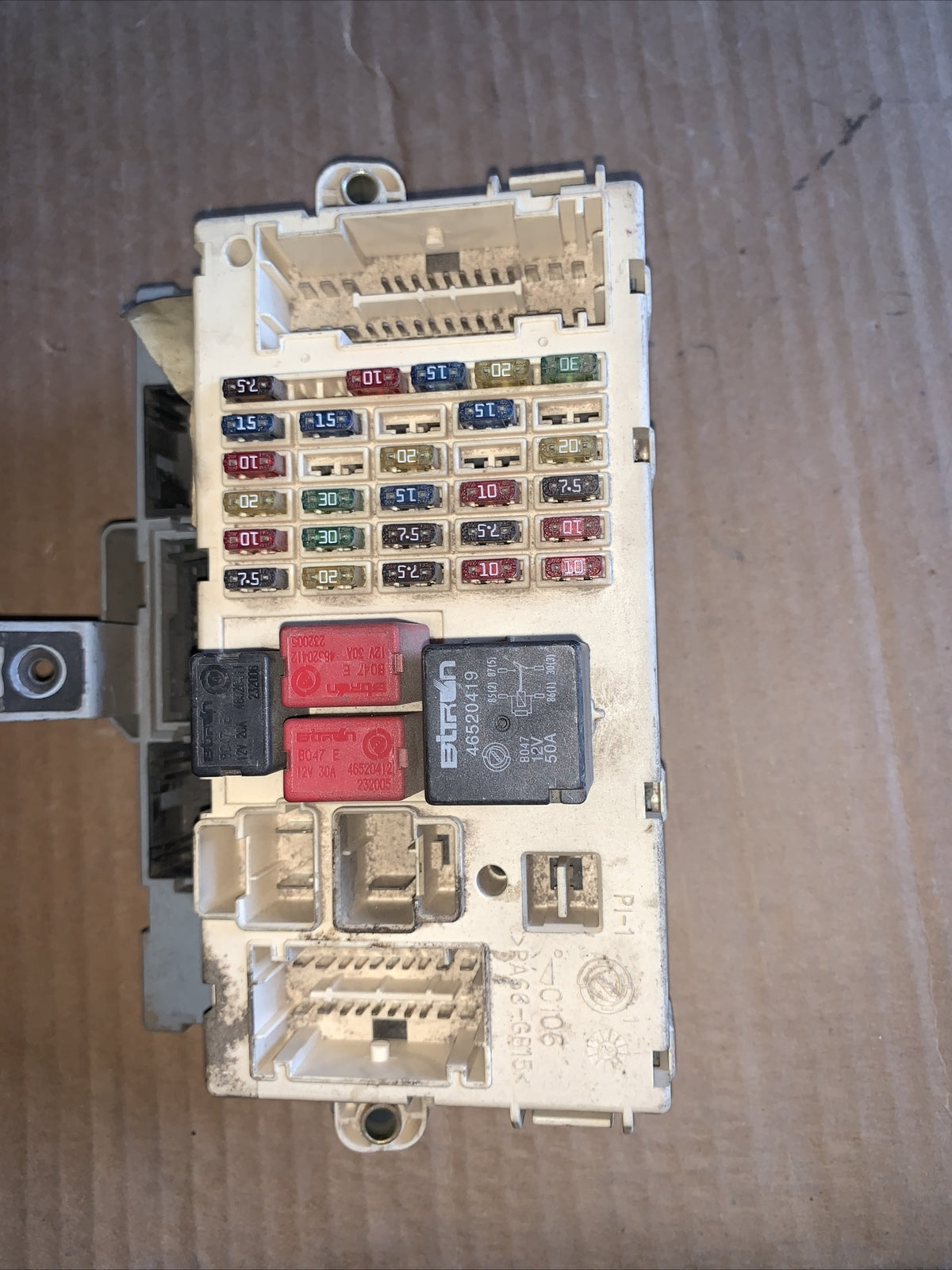 46758961 CENTRALINA SCATOLA PORTAFUSIBILI FIAT PUNTO 188 1.2 B 2003