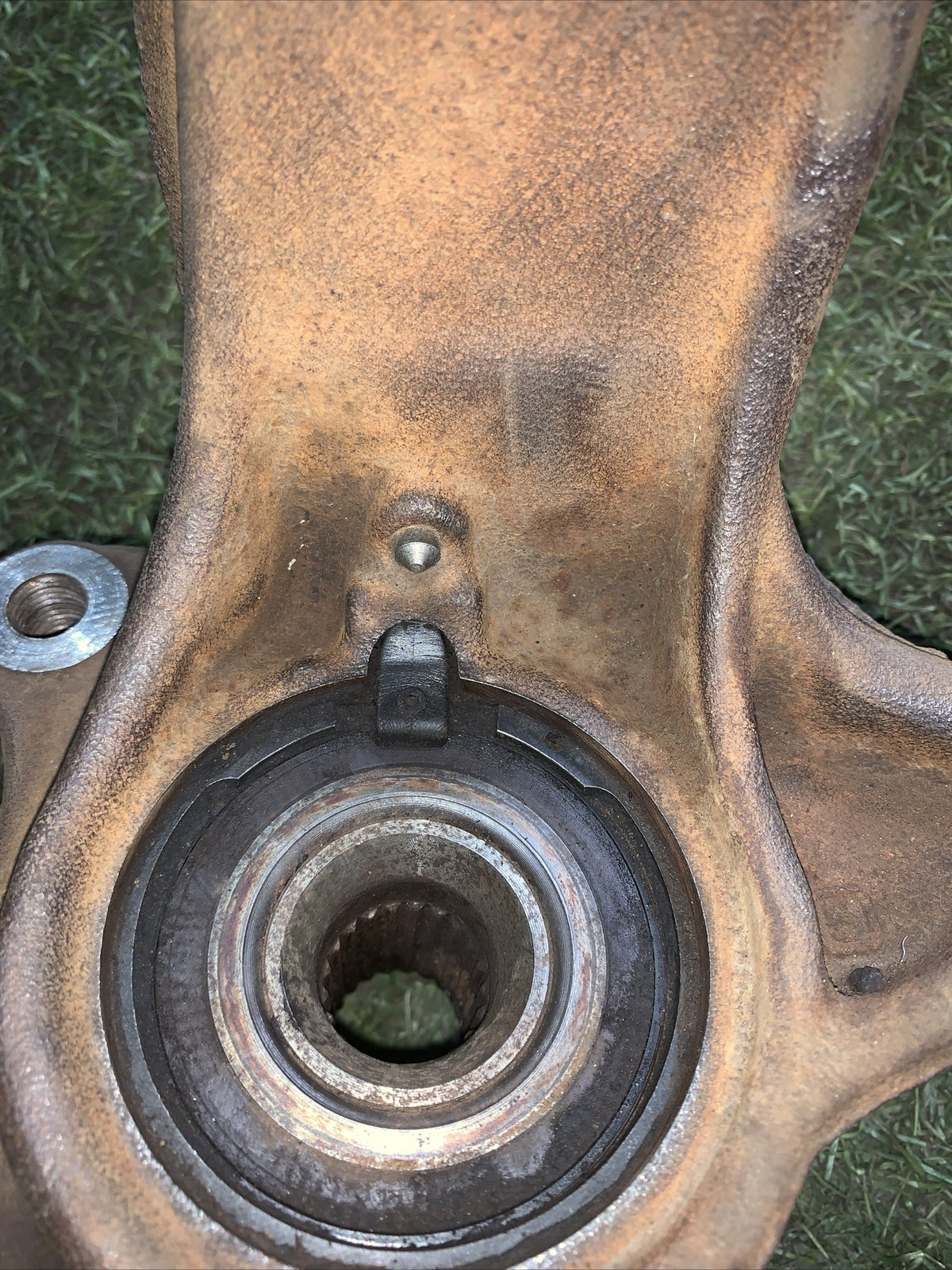 Mozzo montante fusello anteriore destro peugeot 207 1.2