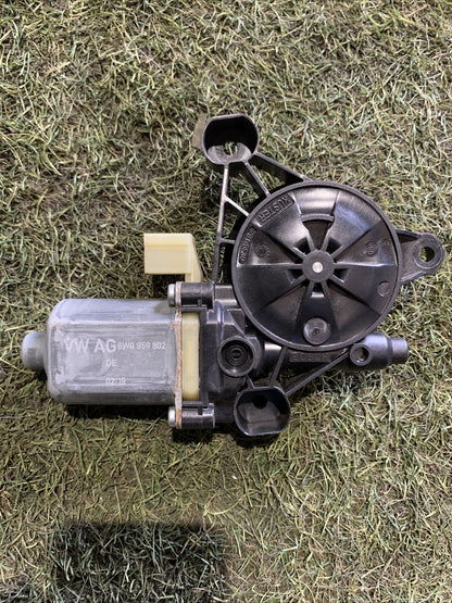 MOTORINO ALZAVETRO ANTERIORE DESTRO PER AUDI A4 Avant (8W5) 8W0959802 (15 )