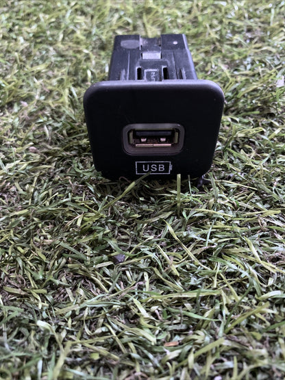 735722609 PORTA USB CENTRALE FIAT 500 X