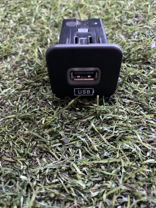 735722609 PORTA USB CENTRALE FIAT 500 X