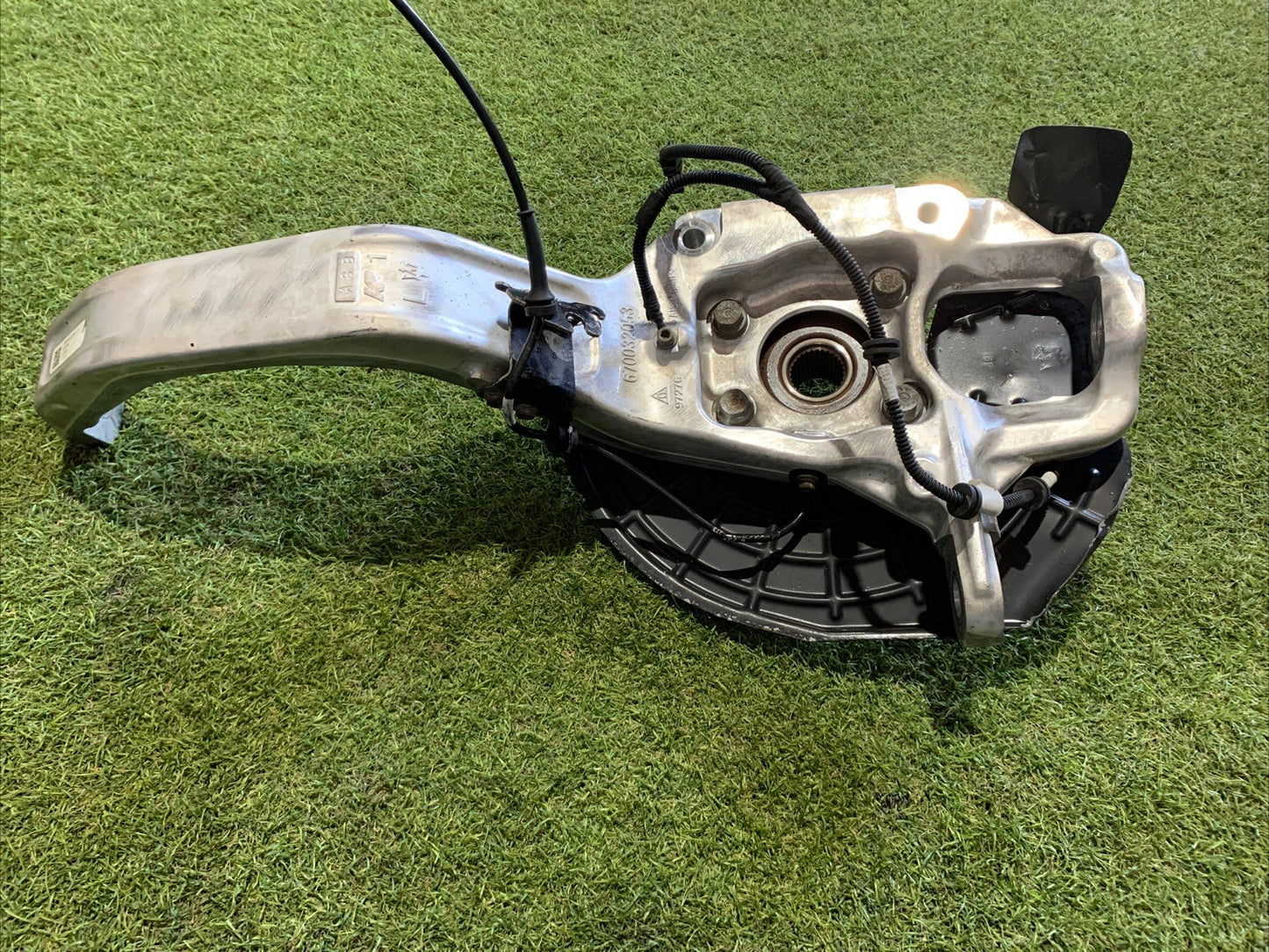 Mozzo Montante Fusello Anteriore Sinistro Maserati Levante 670032053