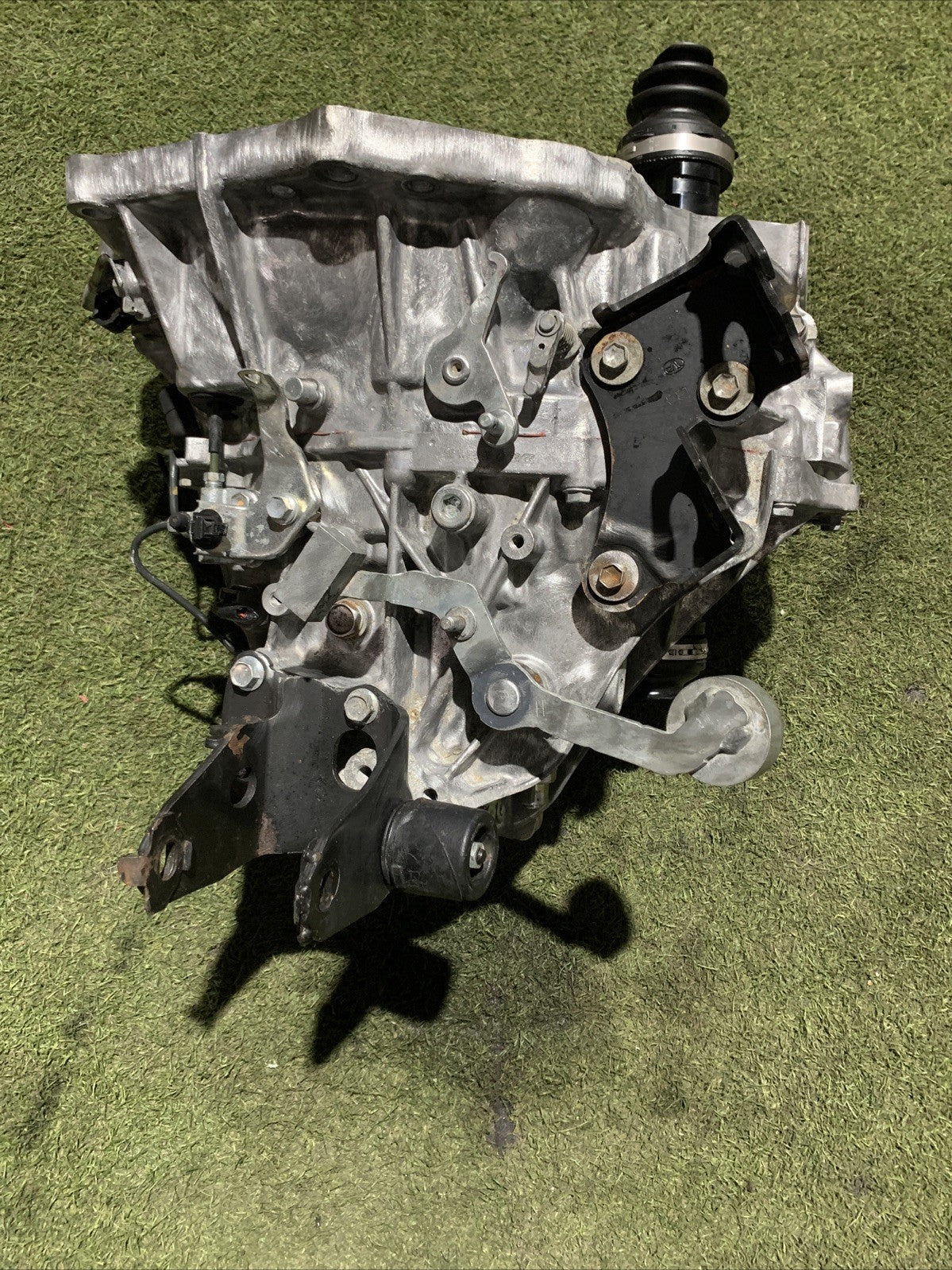 CAMBIO MANUALE TOYOTA YARIS III 3 SERIE 1.5 BENZINA 6M 2018 303000D510