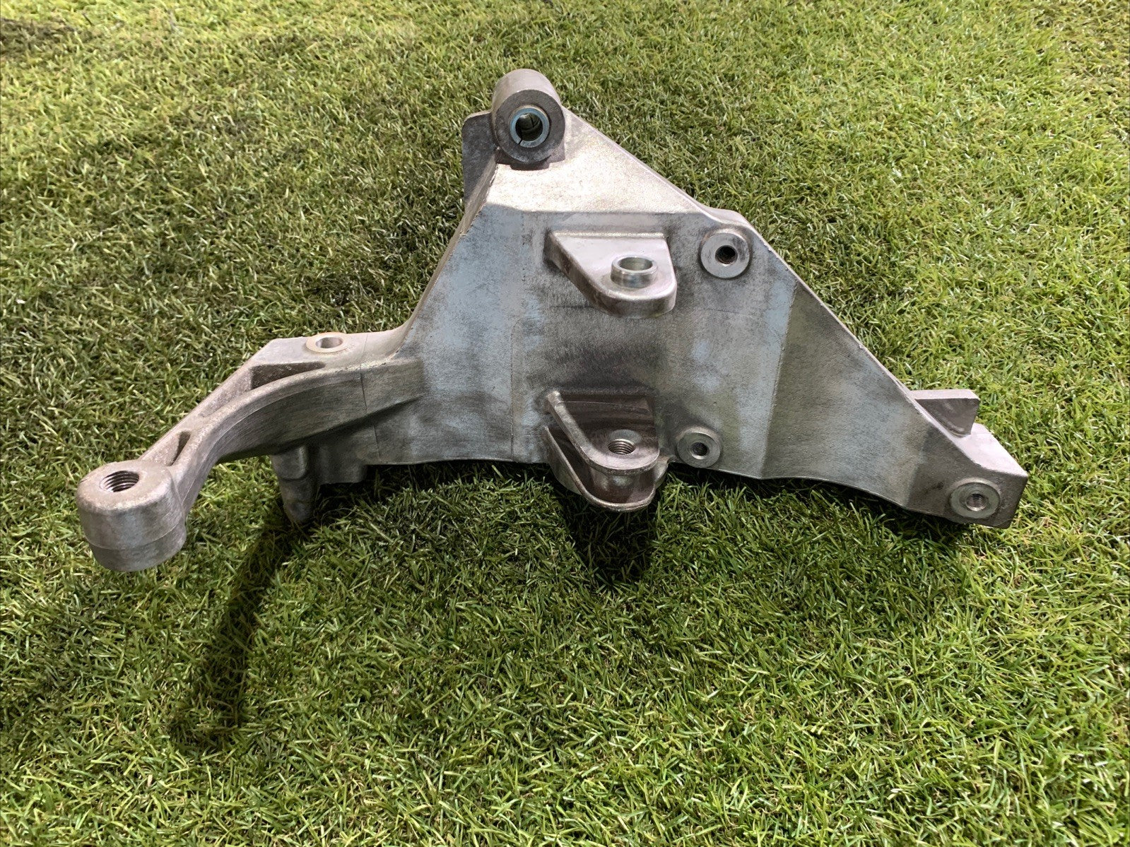 SUPPORTO ALTERNATORE PER ABARTH 500 Fiat 55218948 Benzina 1400 (07 )