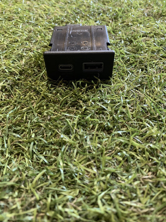 Porta Usb Alfaromeo Stelvio 2022 05220084600