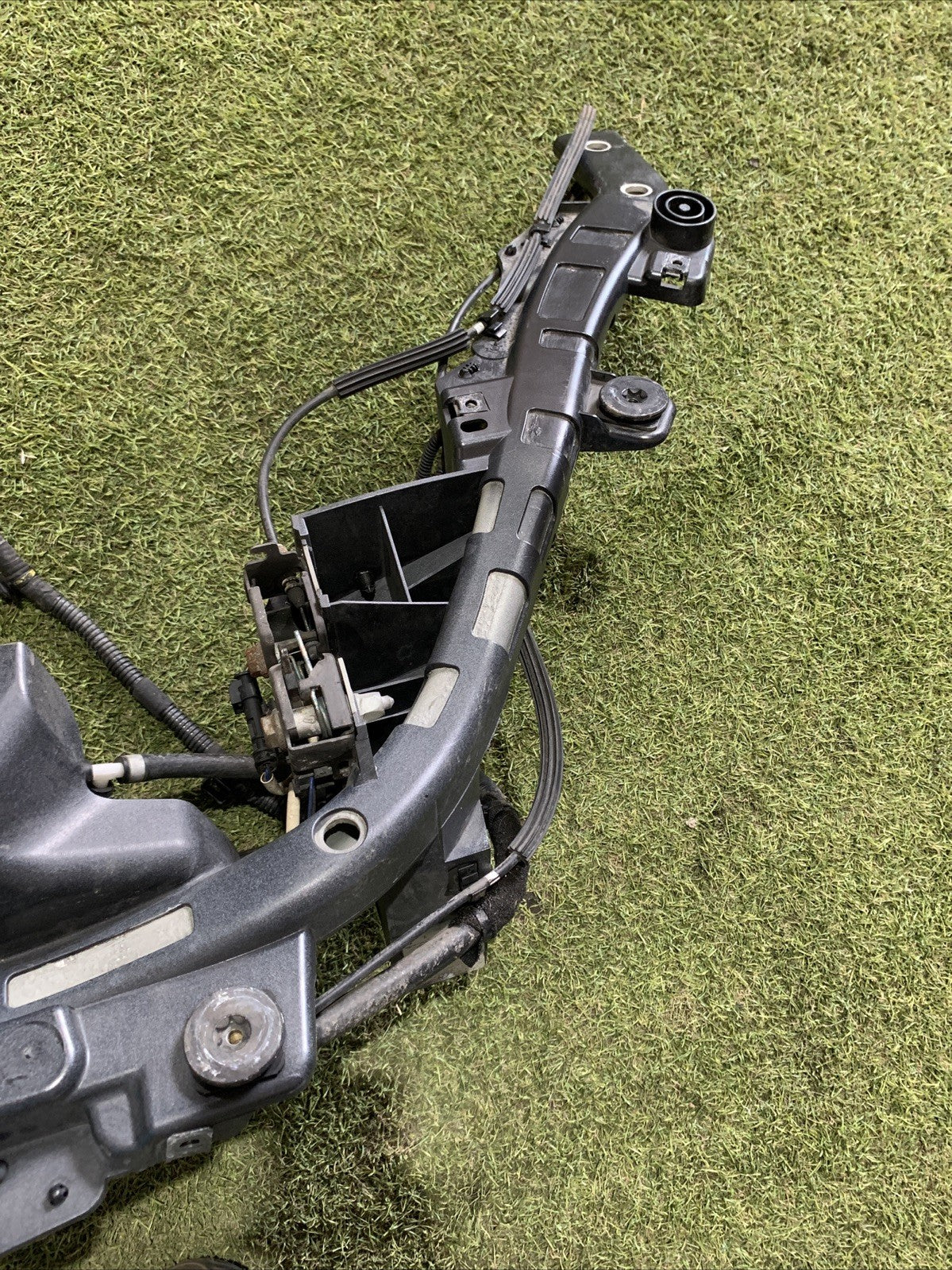 Traversa Batticofano Anteriore Maserati Levante 6700034073