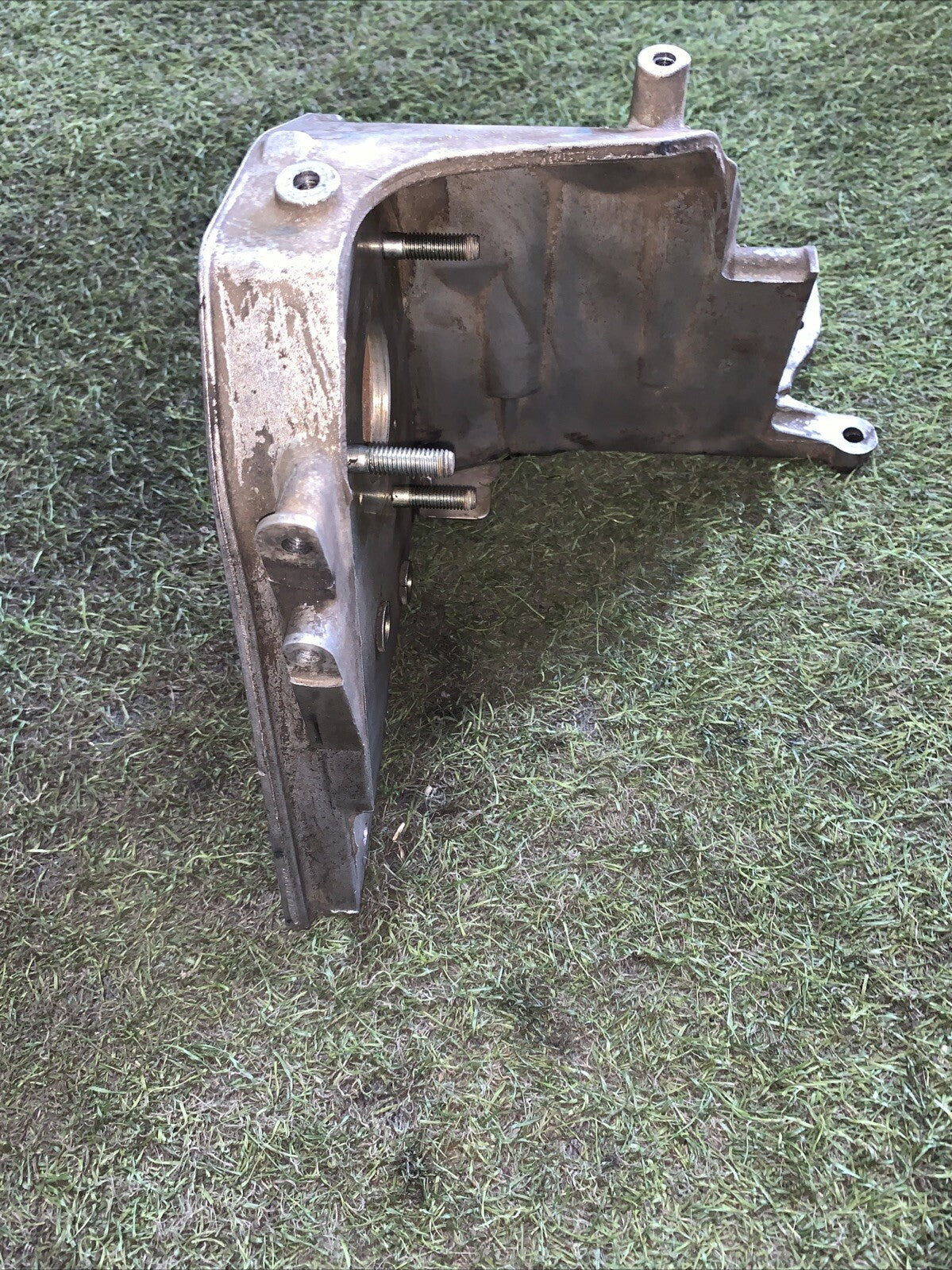 46767681 SUPPORTO POMPA GASOLIO MOTORE FIAT 1.9 JTD 186A8000