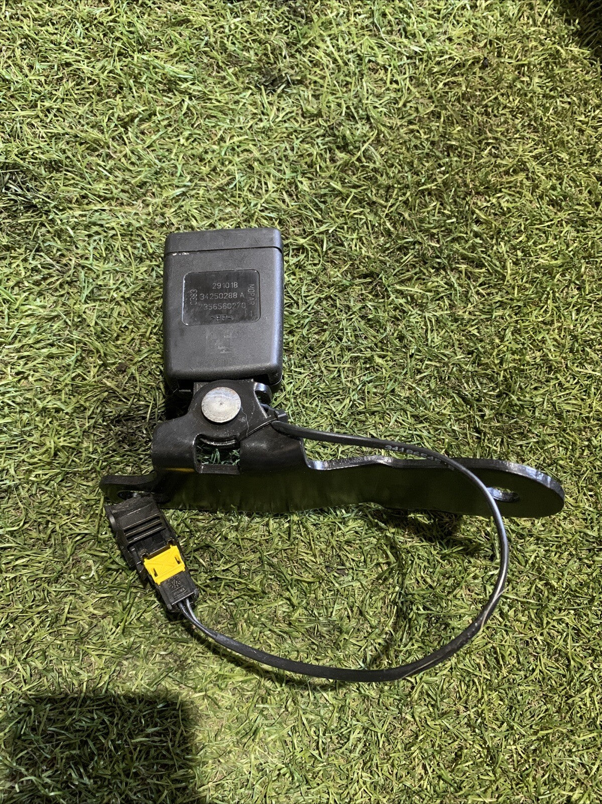 AGGANCIO CINTURA DI SICUREZZA POST CENTRALE FIAT 500X (334) 2014-, 7356560270