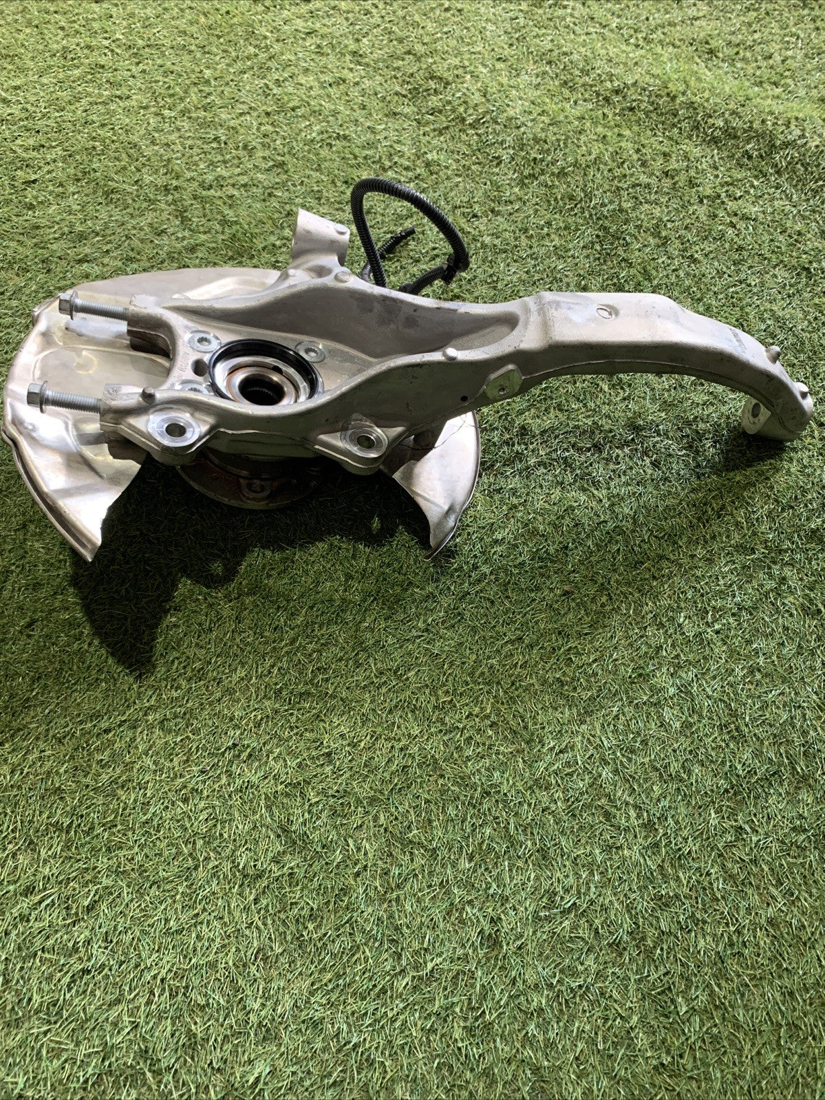 MOZZO MONTANTE FUSELLO ANTERIORE SINISTRO VOLVO XC60 2025 2.0 HYBRID 32298139