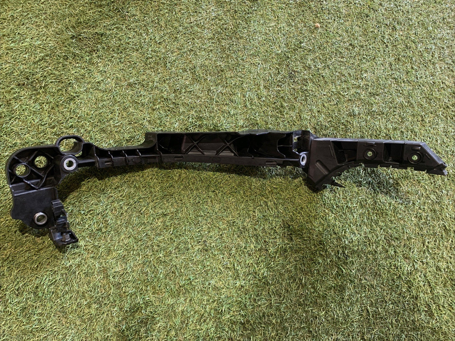 SUPPORTO FARO ANTERIORE SINISTRO VOLKSWAGEN GOLF VI 6 ANNO 2010 COD. 5K0807889
