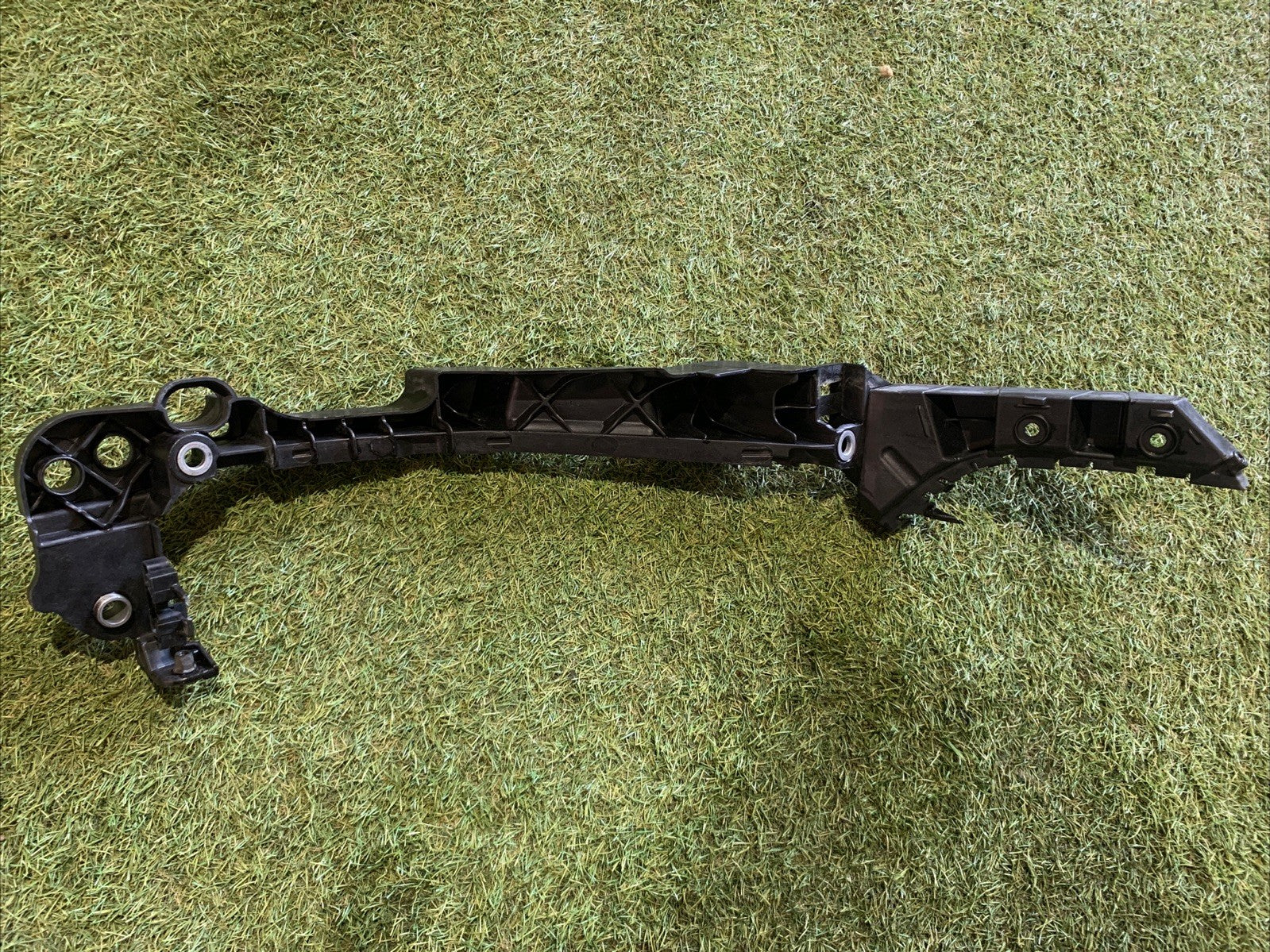 SUPPORTO FARO ANTERIORE SINISTRO VOLKSWAGEN GOLF VI 6 ANNO 2010 COD. 5K0807889