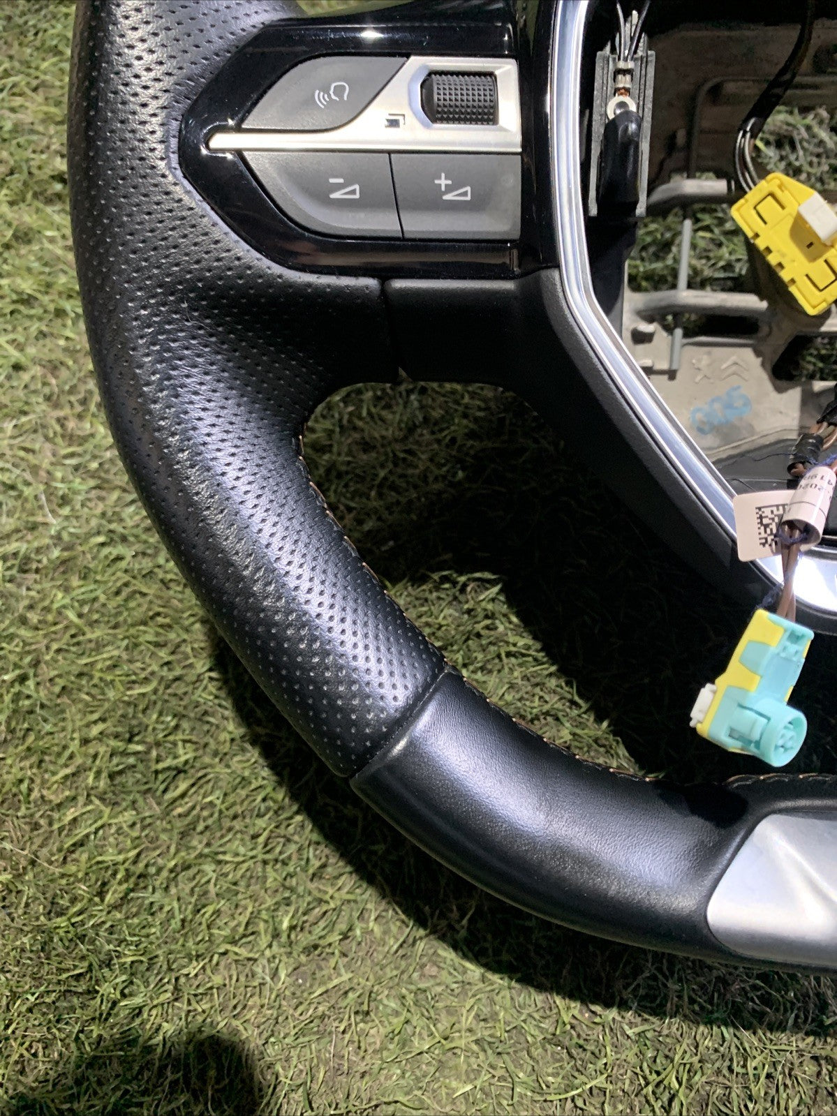 Volante Peugeot 3008 2018 GT 98105489ZD (2)