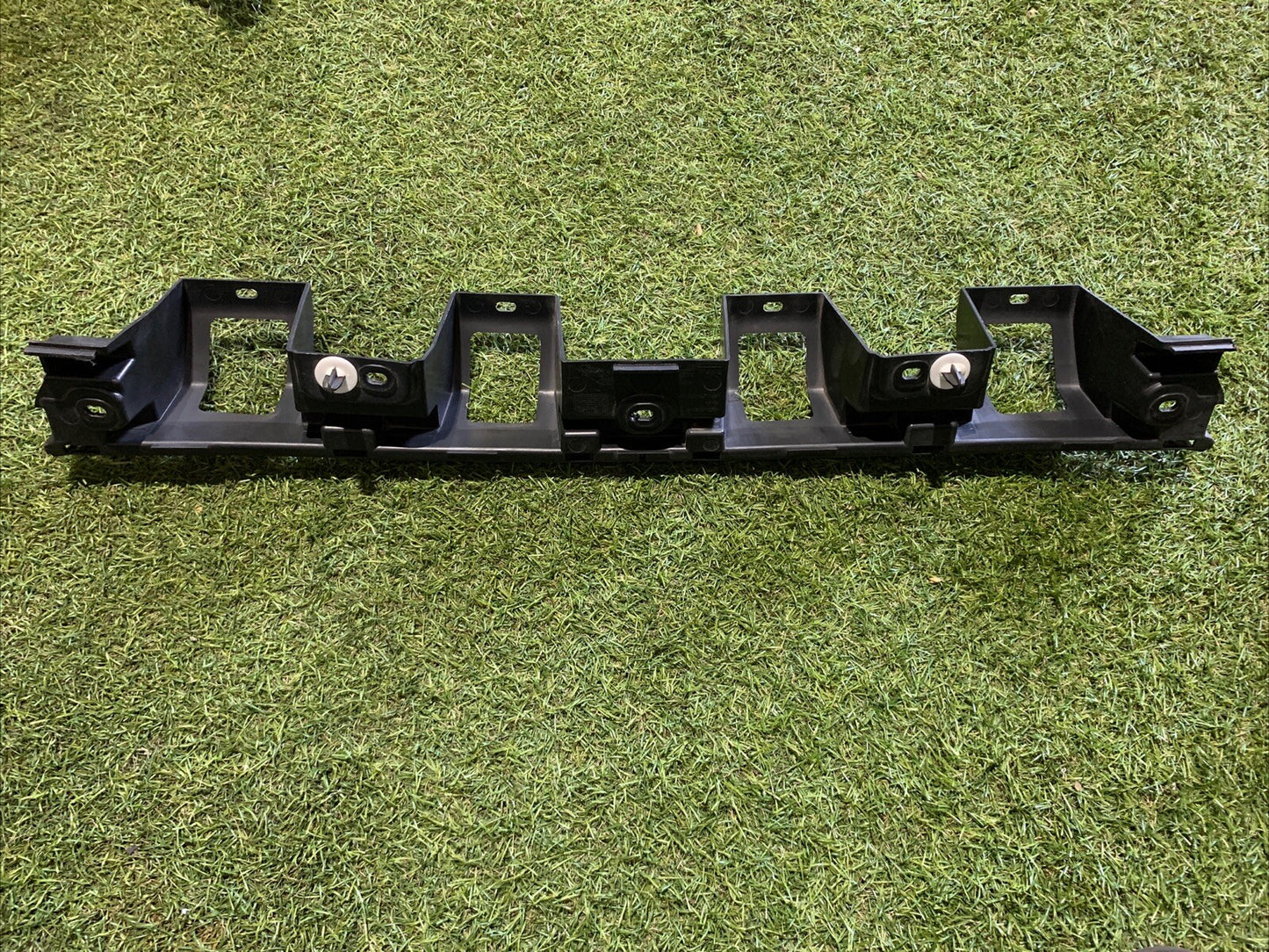 H1BB-17B861-A1 SUPPORTO CENTRALE PARAURTI POSTERIORE FORD FIESTA 1.1 B