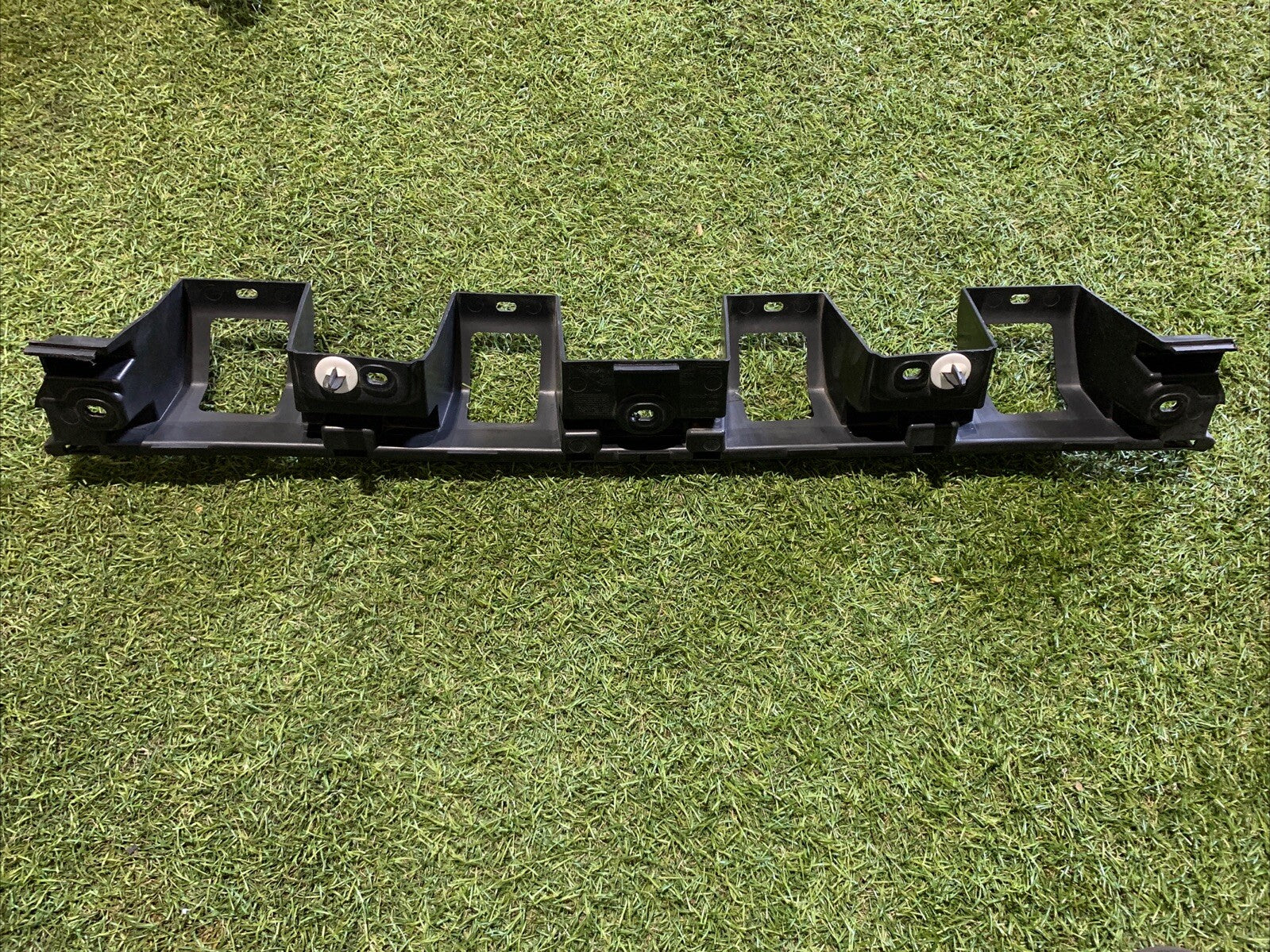 H1BB-17B861-A1 SUPPORTO CENTRALE PARAURTI POSTERIORE FORD FIESTA 1.1 B