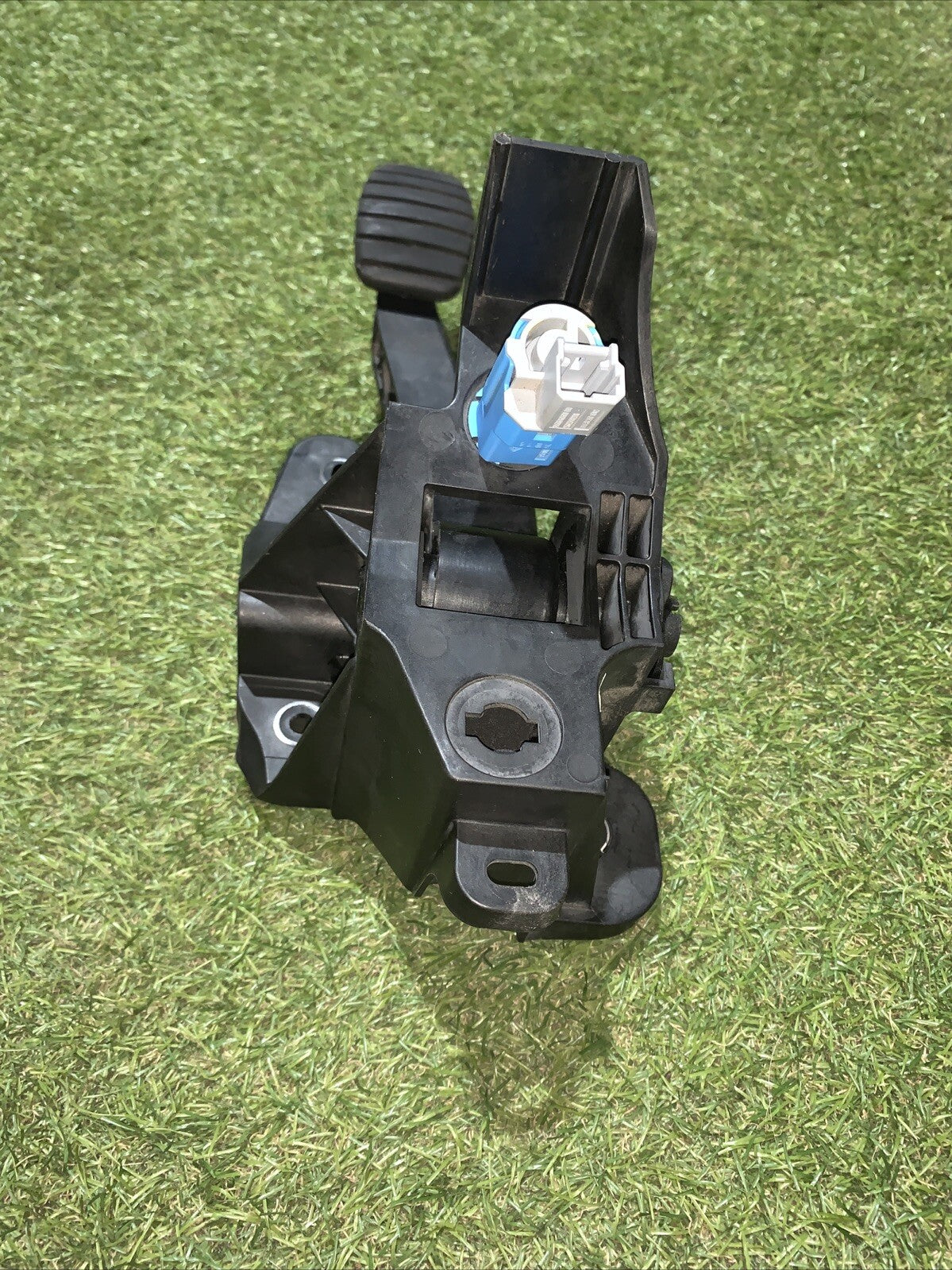 PEDALE FRIZIONE RENAULT TWINGO III 1.0 BENZINA 2014-2019 465030341R A4532900500