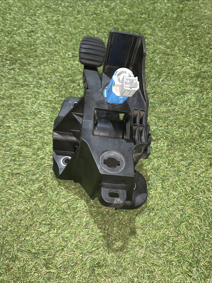 PEDALE FRIZIONE RENAULT TWINGO III 1.0 BENZINA 2014-2019 465030341R A4532900500