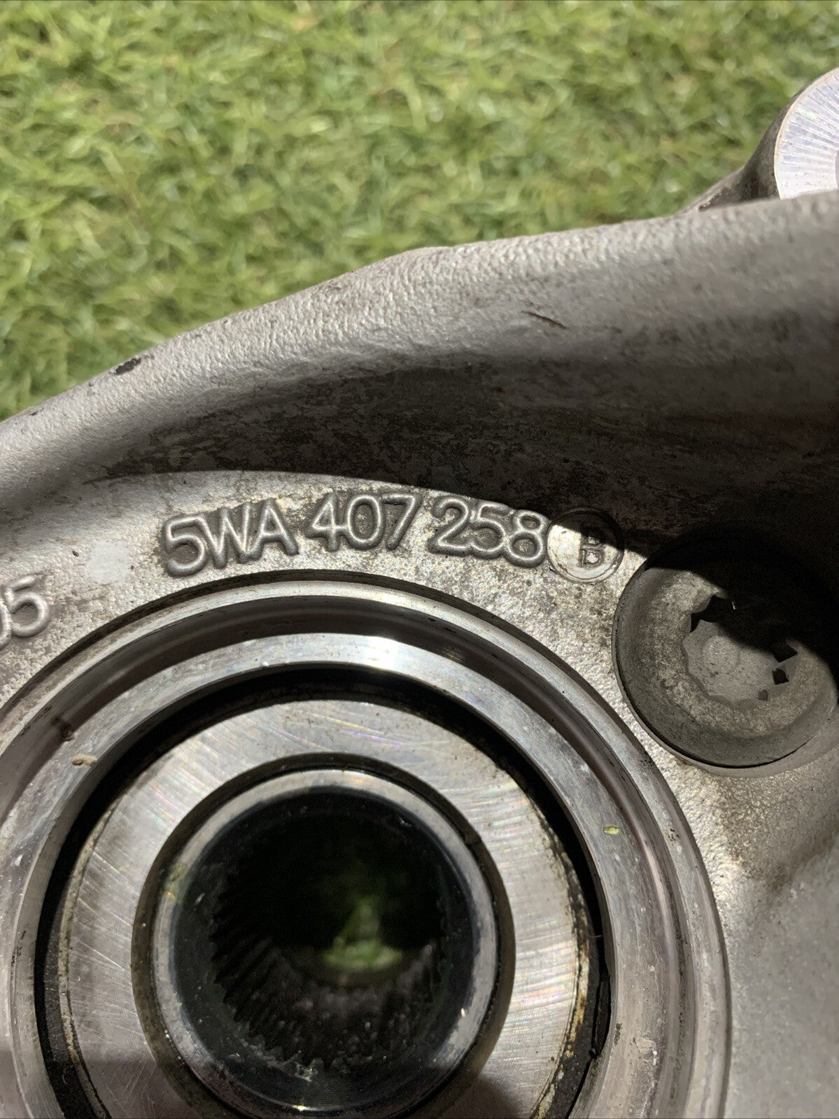 Mozzo Montante Fusello Anteriore Destro Volkswagen Golf 8R 2.0 Benzina