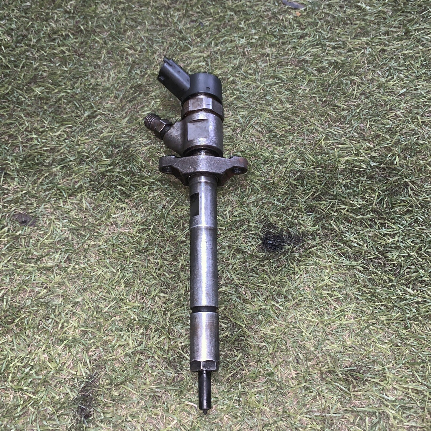 Iniettore Peugeot 2008 1.6 Diesel 0445110239