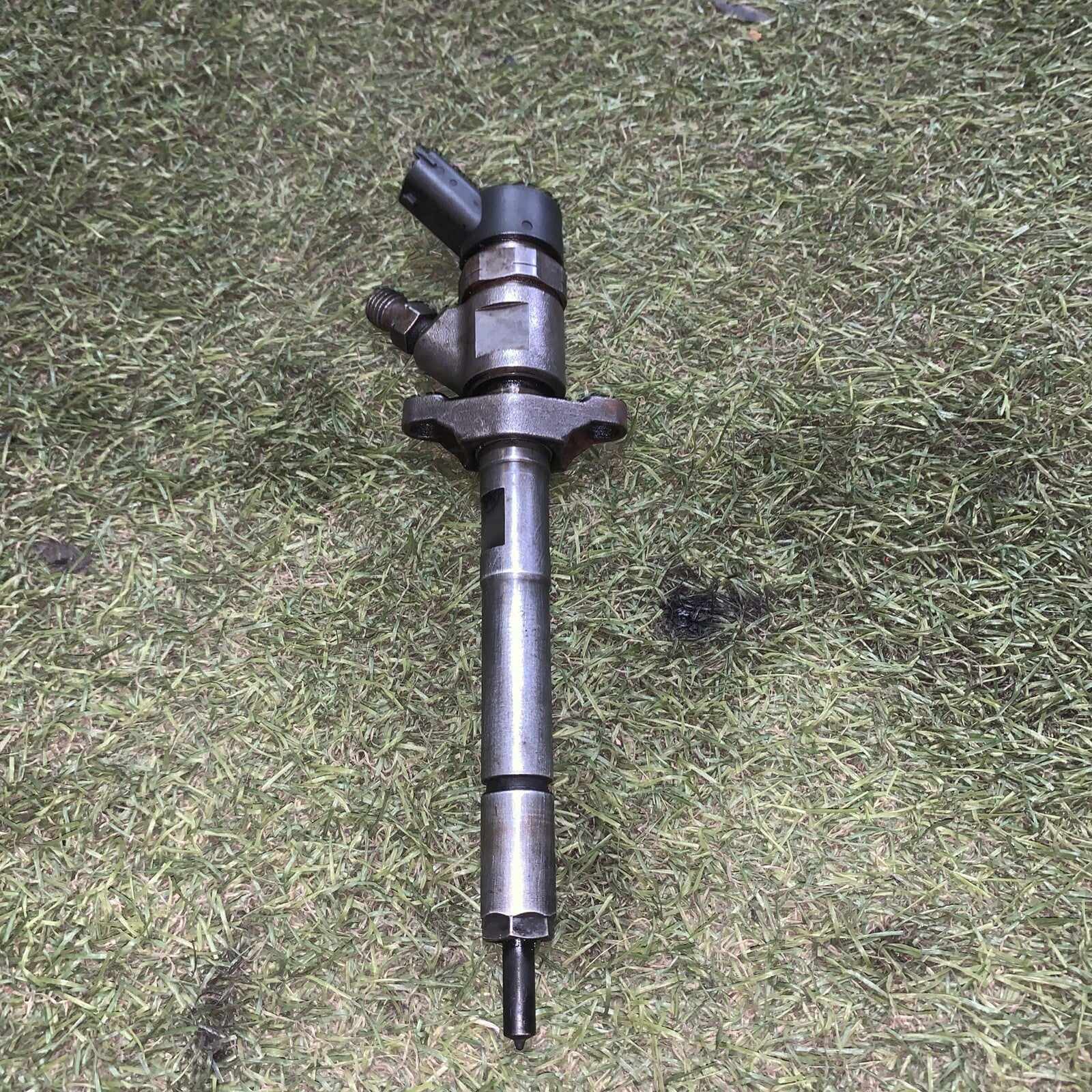 Iniettore Peugeot 2008 1.6 Diesel 0445110239