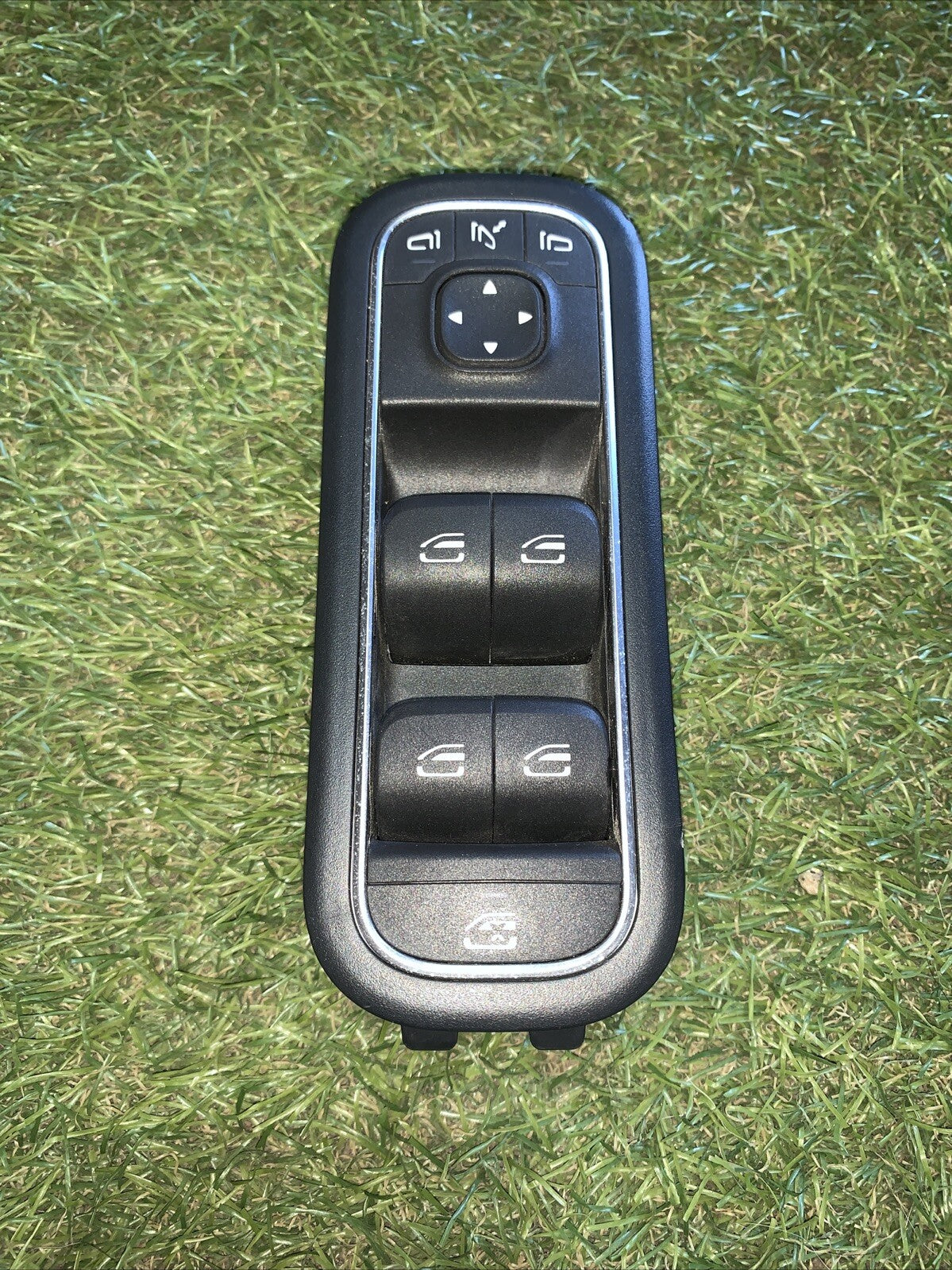 Pulsantiera Alzavetri anteriore sinistra Mercedes W177 A1777203302