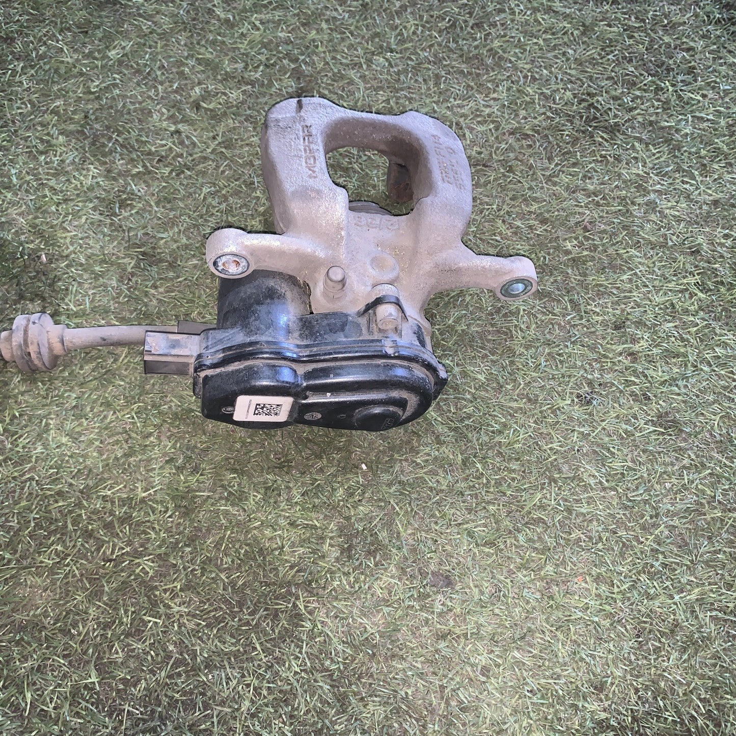 77367135 PINZA FRENO POSTERIORE SX FIAT 500X (334) 1.3 MULTIJET (2)