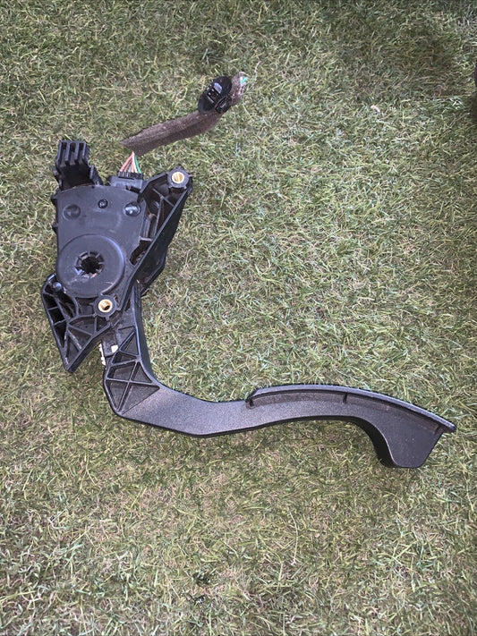 PEDALE ACCELERATORE DACIA Sandero Serie II 180022703R-A (2)