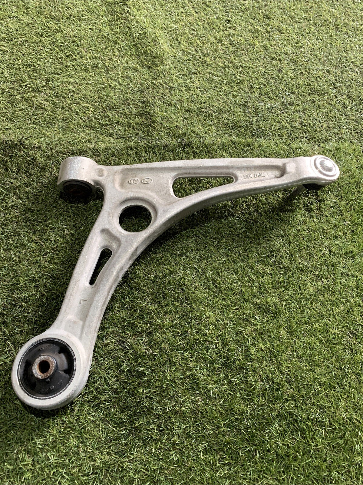 BRACCIO SOSPENSIONE ANTERIORE DESTRA HYUNDAI KONA ELETTRICA EM16 17-22 A6082MF