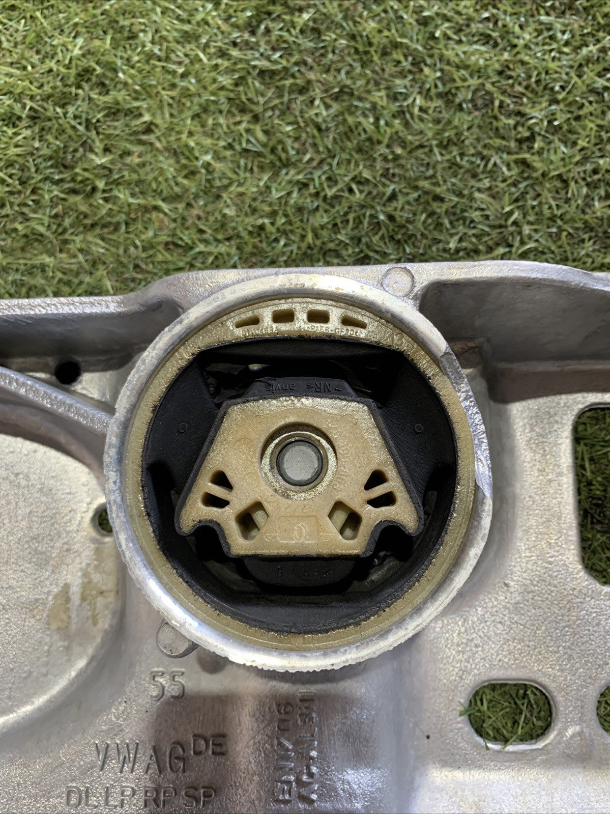 ASSALE CULLA MOTORE ANTERIORE AUDI Q3 (8UB-8UG)  7N0199369B  2016