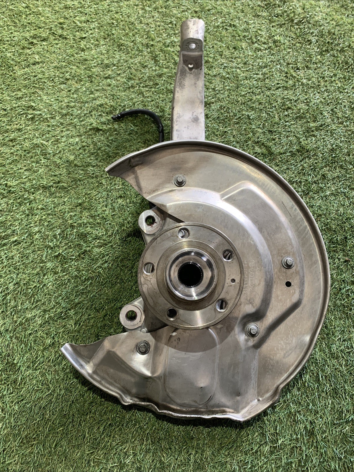 MOZZO MONTANTE FUSELLO ANTERIORE SINISTRO VOLVO XC60 2025 2.0 HYBRID 32298139