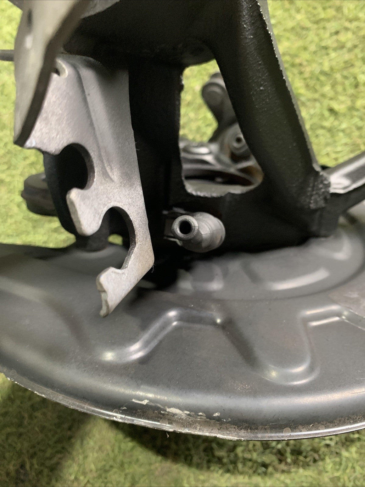 Mozzo Montante Fusello Anteriore Sinistro Volkswagen T-Roc 2023 1.0 Benzina