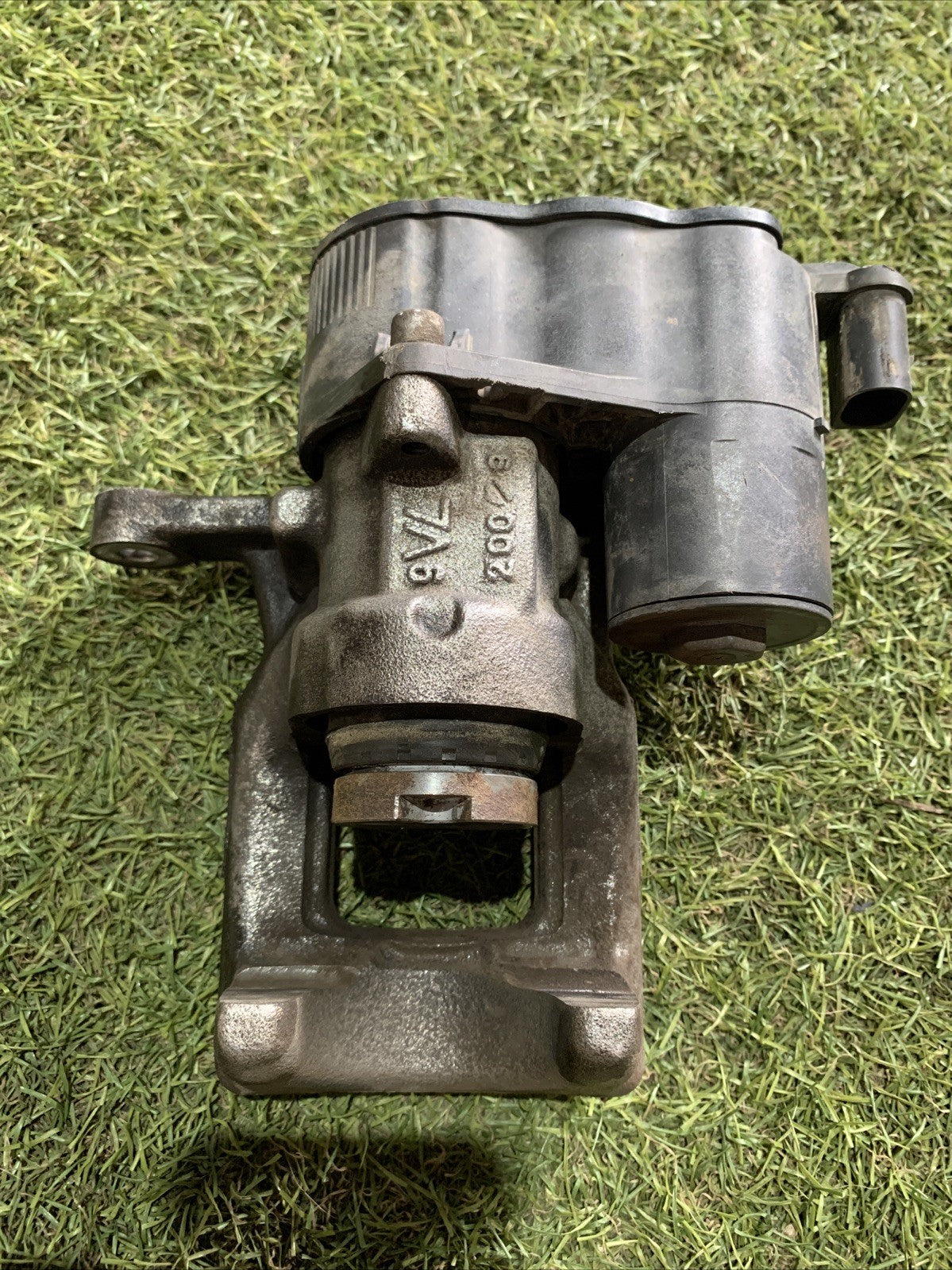 9819059380 PINZA FRENO POSTERIORE SX ELETTRICA PEUGEOT 3008 DAL 2016 (2)